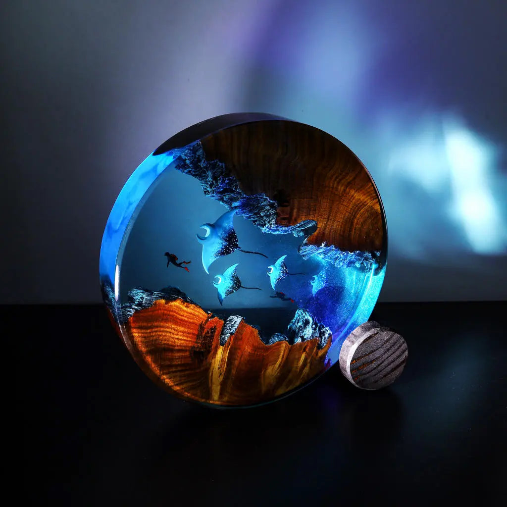 Divers Manta Rays Undersea Ocean Diorama Epoxy Resin Lamp, Night Light - ArtFIGU