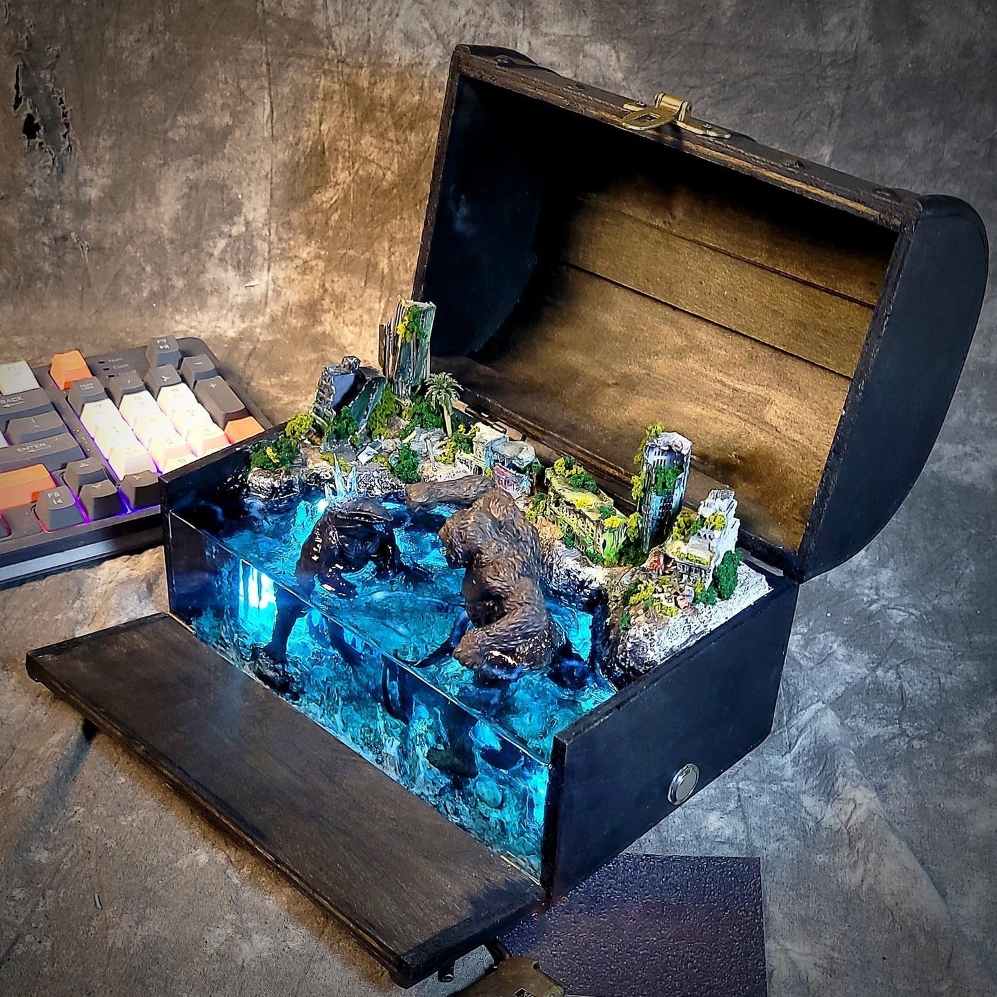 Godzilla vs Kong Monsters Battle Beach Abandoned City Diorama Treasure Mistery Box Gift Epoxy Resin - ArtFIGU