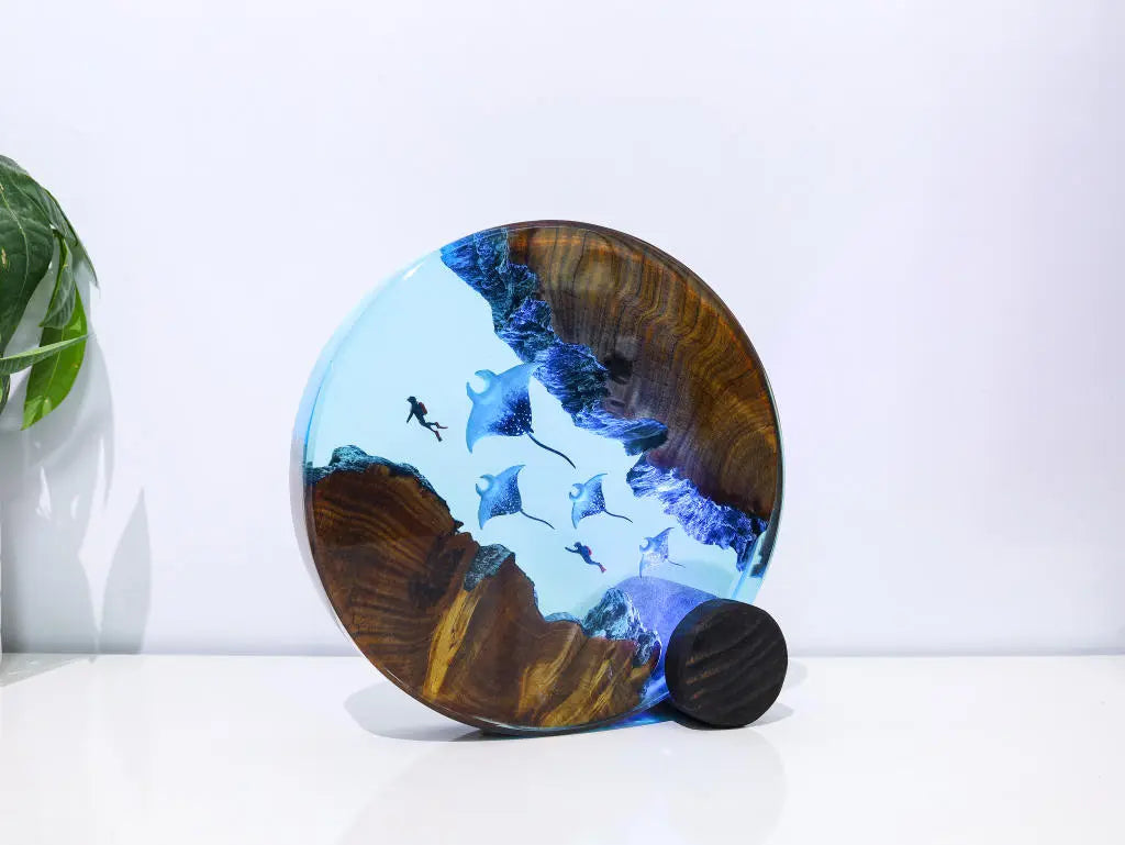 Divers Manta Rays Undersea Ocean Diorama Epoxy Resin Lamp, Night Light - ArtFIGU