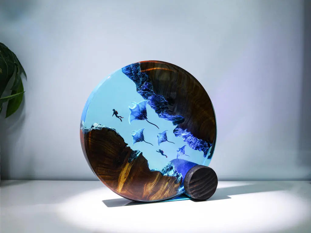 Divers Manta Rays Undersea Ocean Diorama Epoxy Resin Lamp, Night Light - ArtFIGU