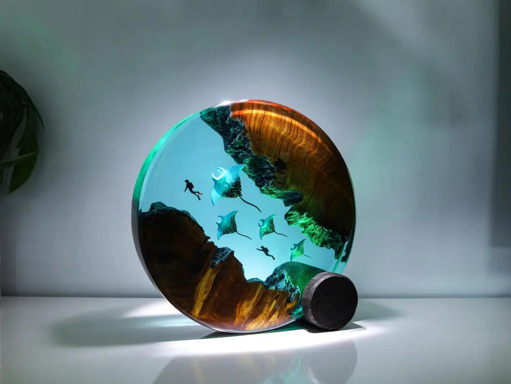 Divers Manta Rays Undersea Ocean Diorama Epoxy Resin Lamp, Night Light - ArtFIGU