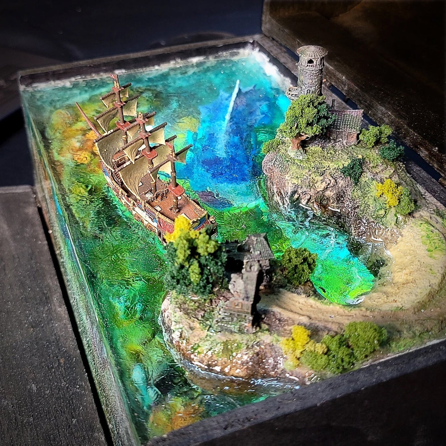 Leviathan the Sea Monster Pirates Mythology Diorama Treasure Mistery Box Gift Epoxy Resin - ArtFIGU