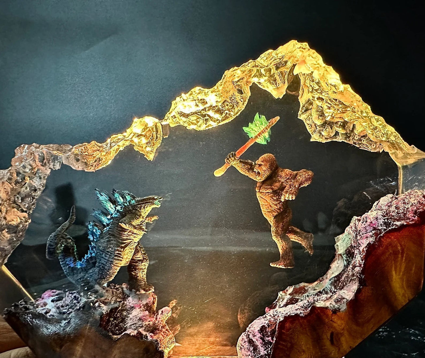 Godzilla x Kong Epoxy Resin Lamp - ArtFIGU