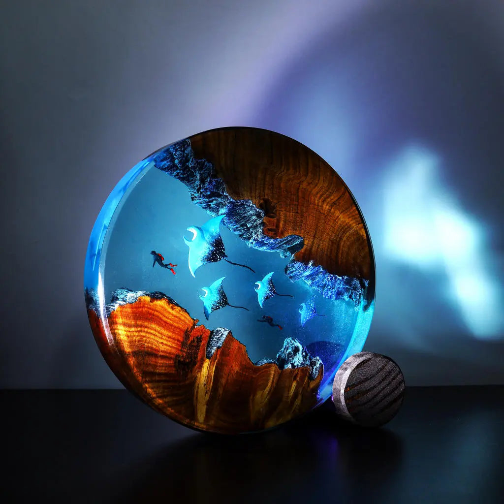 Divers Manta Rays Undersea Ocean Diorama Epoxy Resin Lamp, Night Light - ArtFIGU