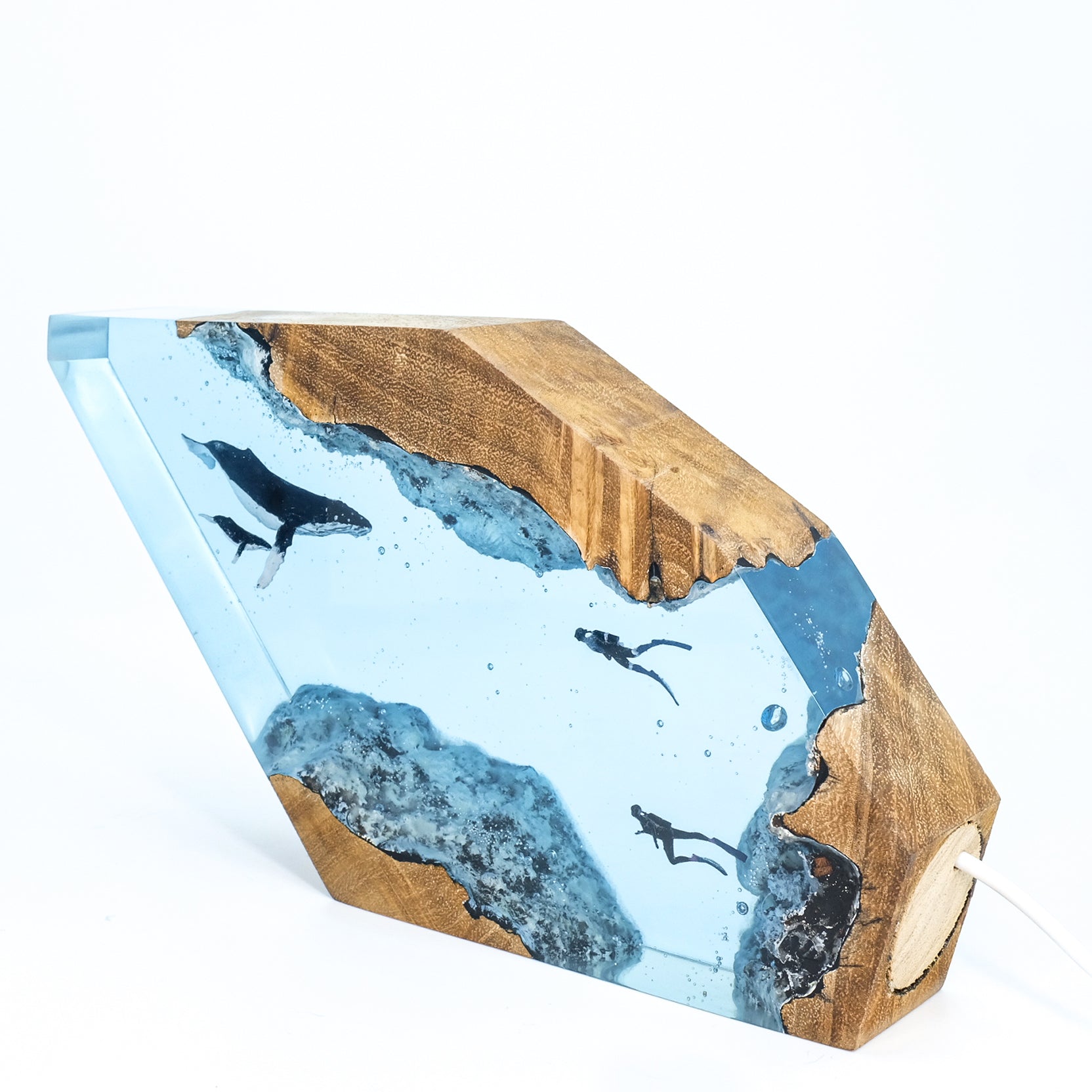 Humpback Whale & Divers - High Quality Epoxy Resin Lamp - ArtFIGU