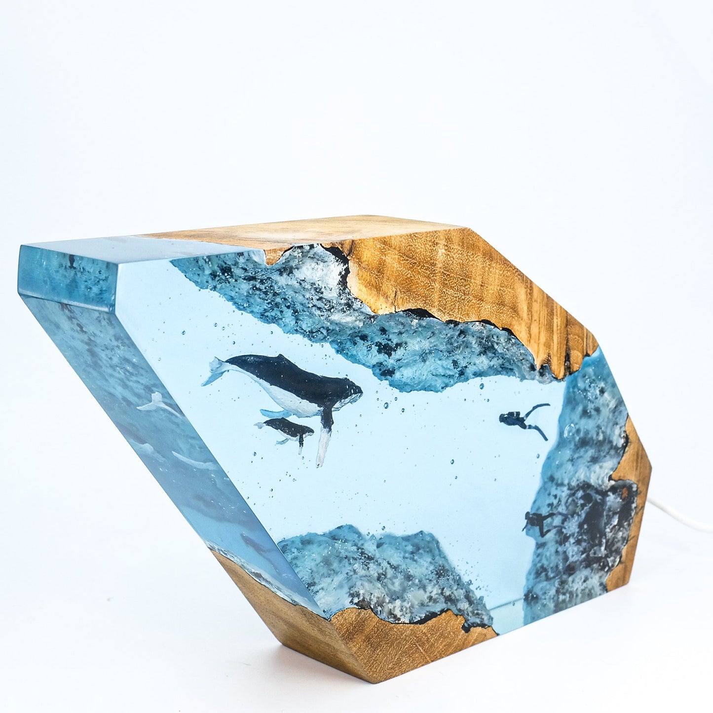 Humpback Whale & Divers - High Quality Epoxy Resin Lamp - ArtFIGU