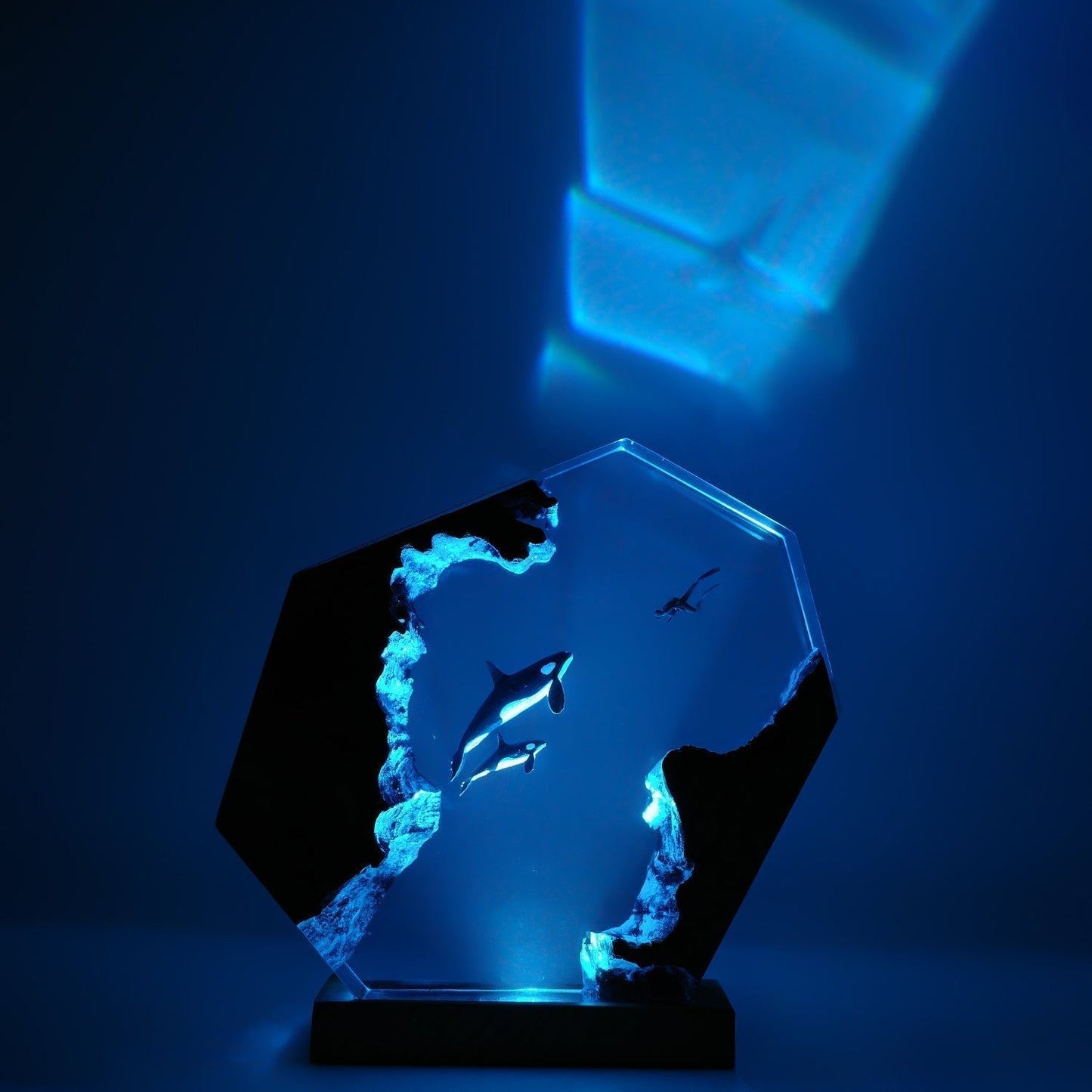 Orcas & Diver - High Quality Epoxy Resin Lamp - ArtFIGU