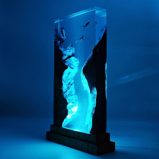 Divers Explore Undersea - High Quality Epoxy Resin Lamp - ArtFIGU