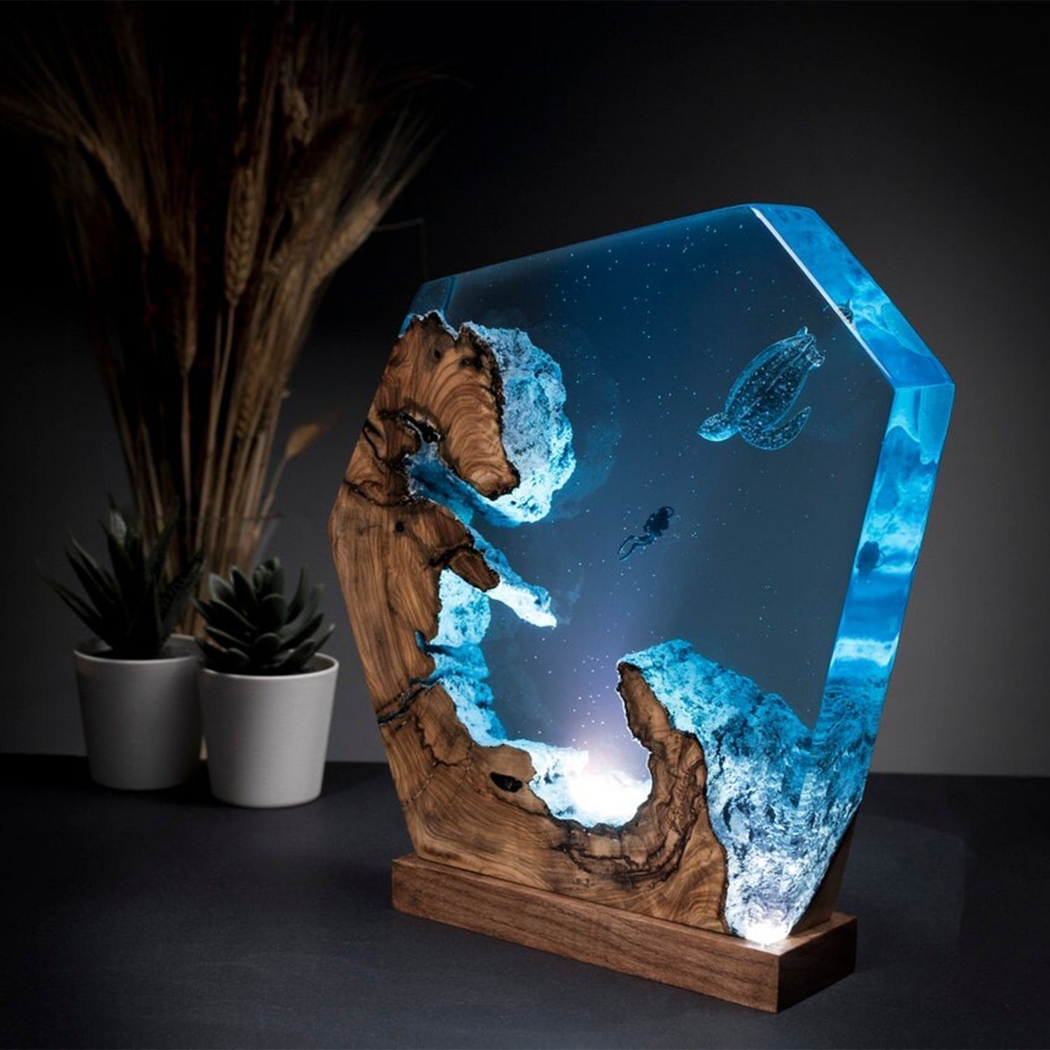 Sea Turtle & Diver - High Quality Epoxy Resin Lamp - ArtFIGU