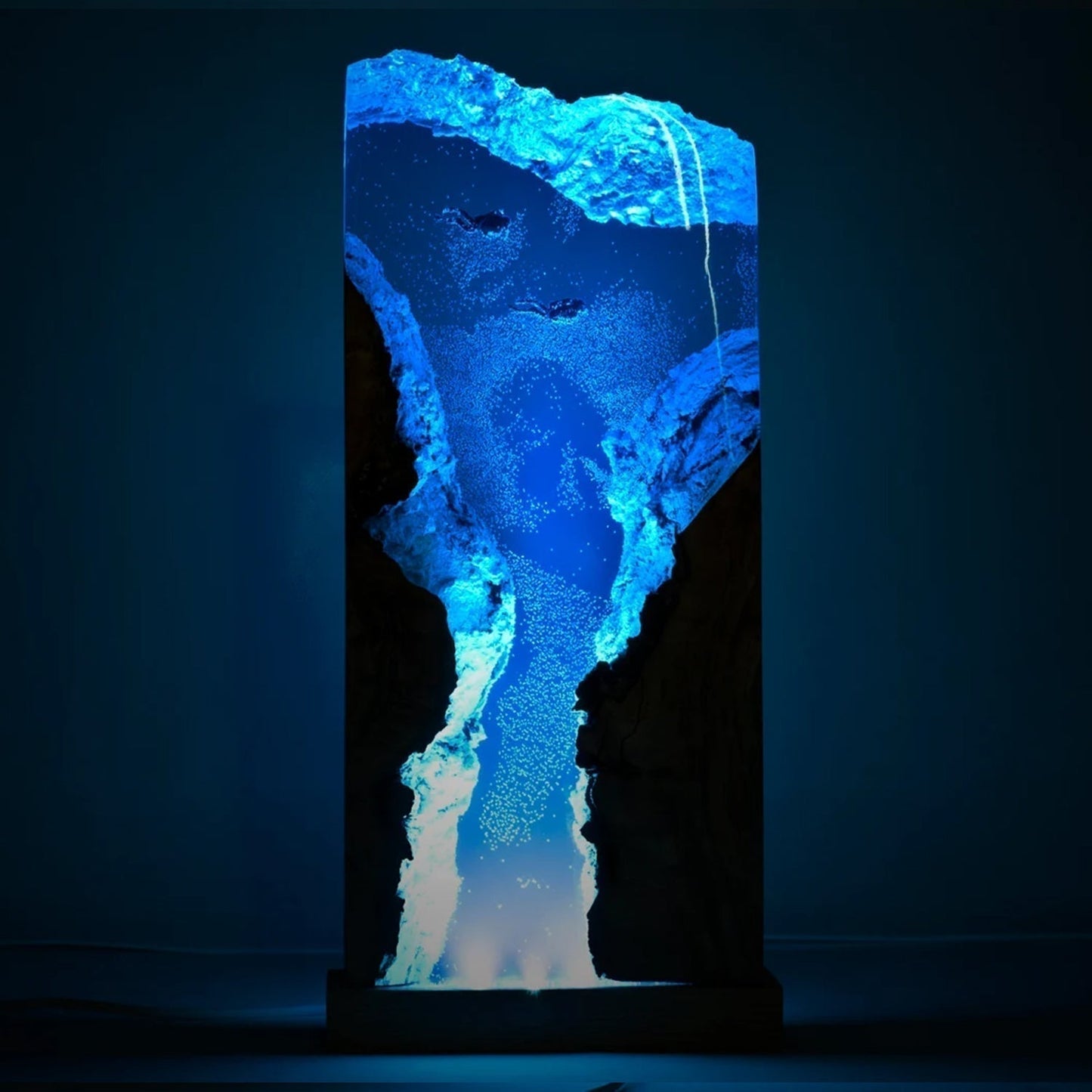 Divers Explore Undersea - High Quality Epoxy Resin Lamp - ArtFIGU