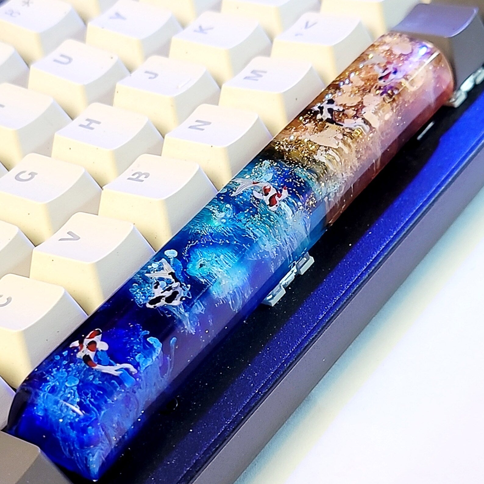 Koi Fish Spacebar Artisan Keycaps Epoxy Resin - ArtFIGU