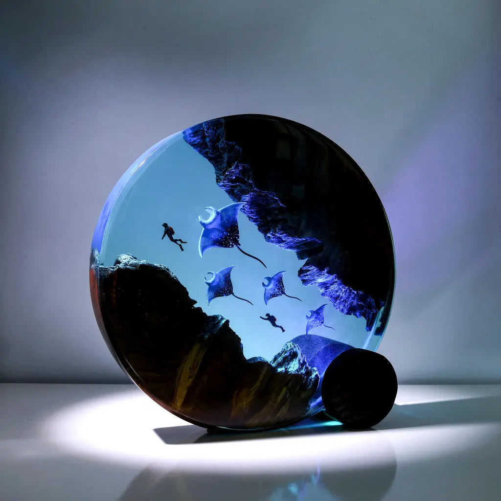 Divers Manta Rays Undersea Ocean Diorama Epoxy Resin Lamp, Night Light - ArtFIGU