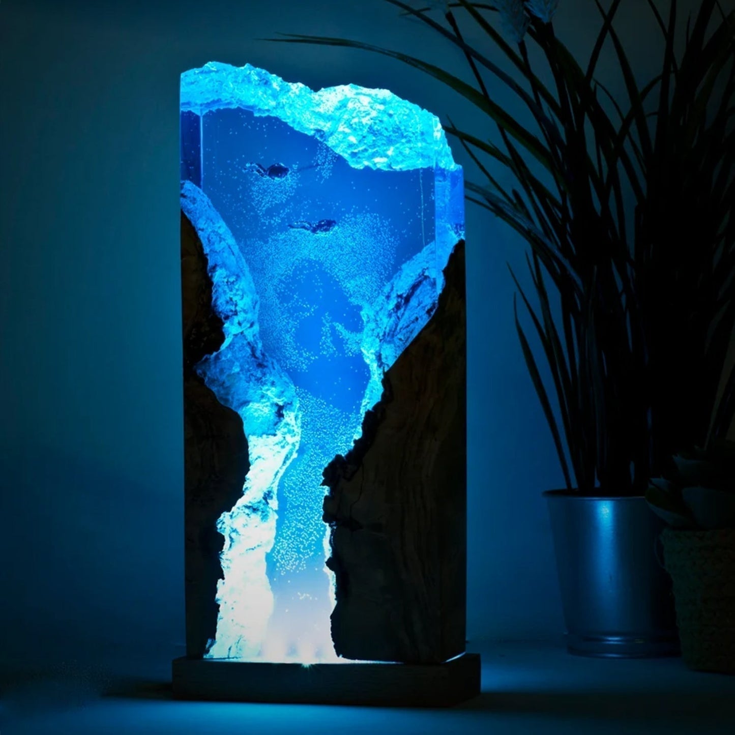 Divers Explore Undersea - High Quality Epoxy Resin Lamp - ArtFIGU