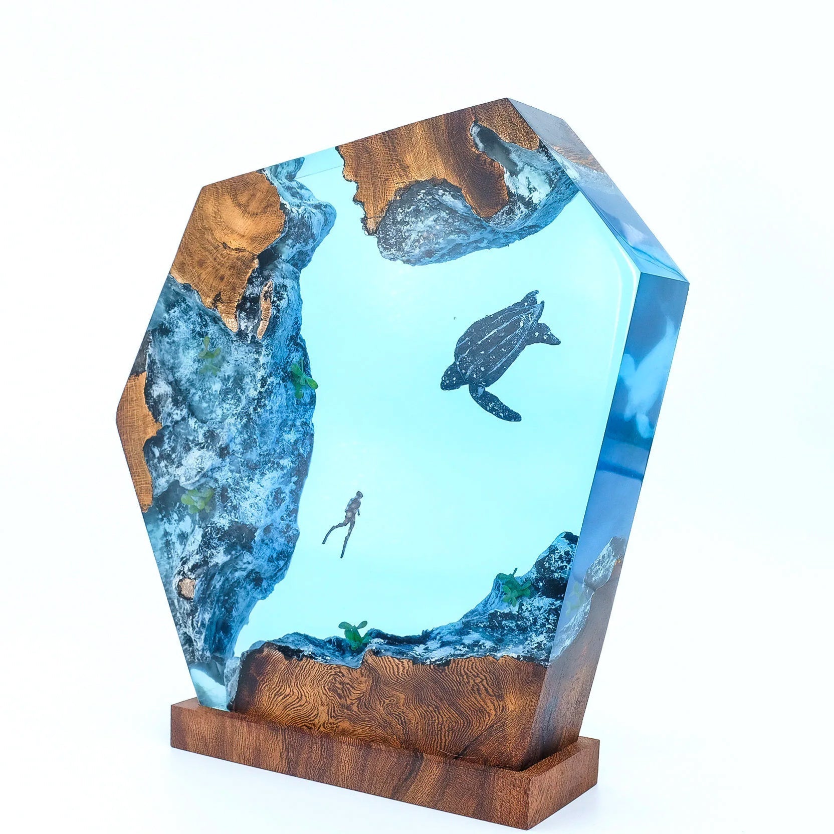 Sea Turtle & Diver - High Quality Epoxy Resin Lamp - ArtFIGU