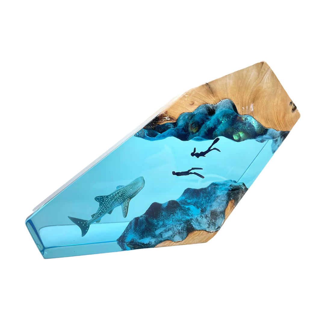 Whale Shark & Divers - High Quality Epoxy Resin Lamp - ArtFIGU