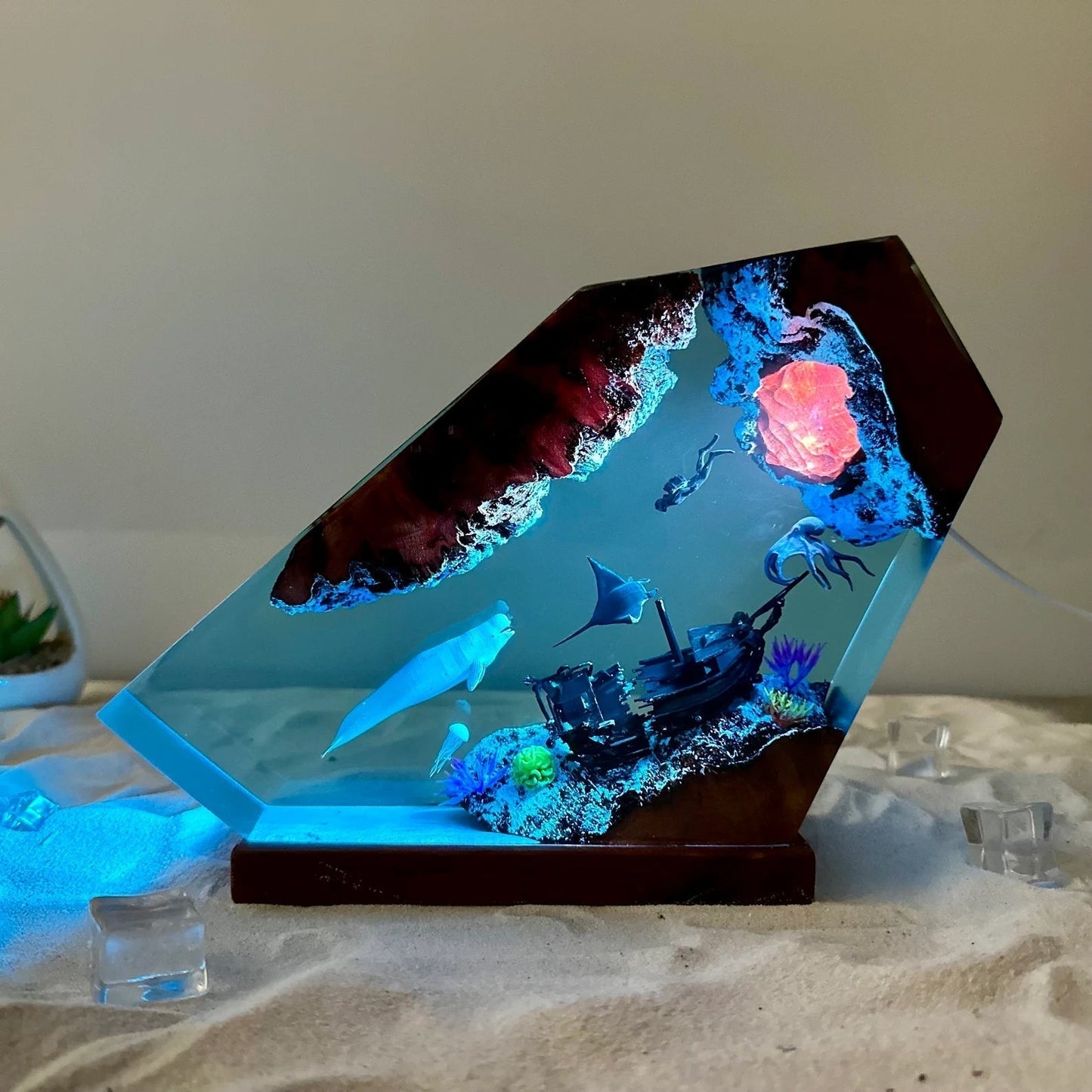 Beluga Whale Octopus Sting Ray Diver Shipwreck Undersea Ocean Diorama Epoxy Resin Lamp - ArtFIGU