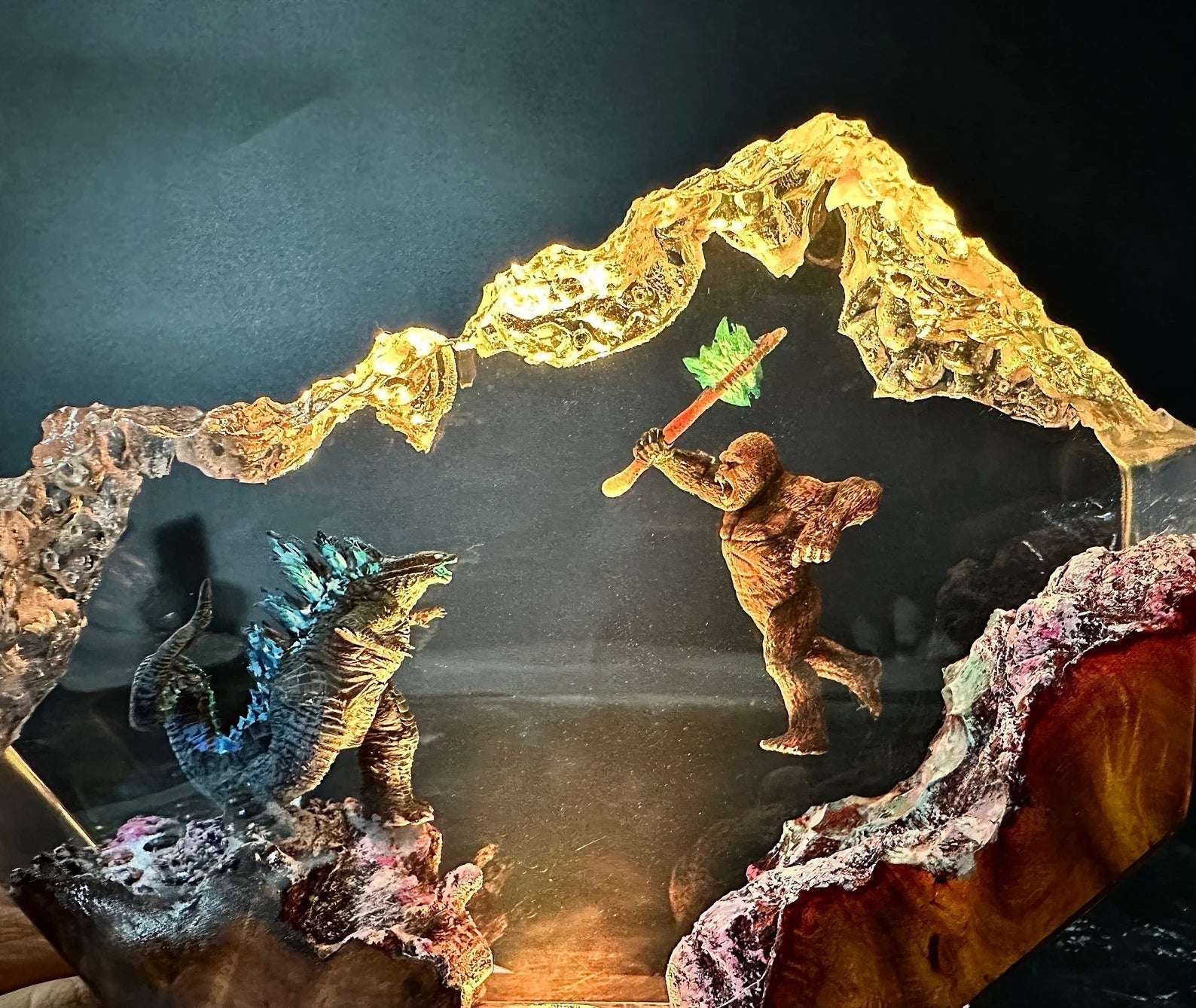 Godzilla x Kong Epoxy Resin Lamp - ArtFIGU