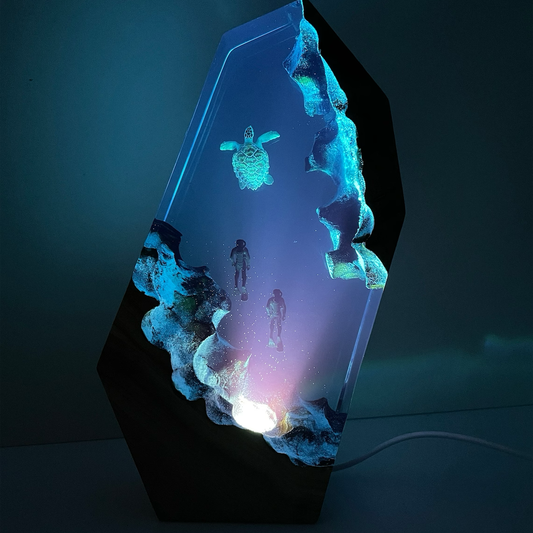 Sea Turtle & Divers - High Quality Epoxy Resin Lamp - ArtFIGU