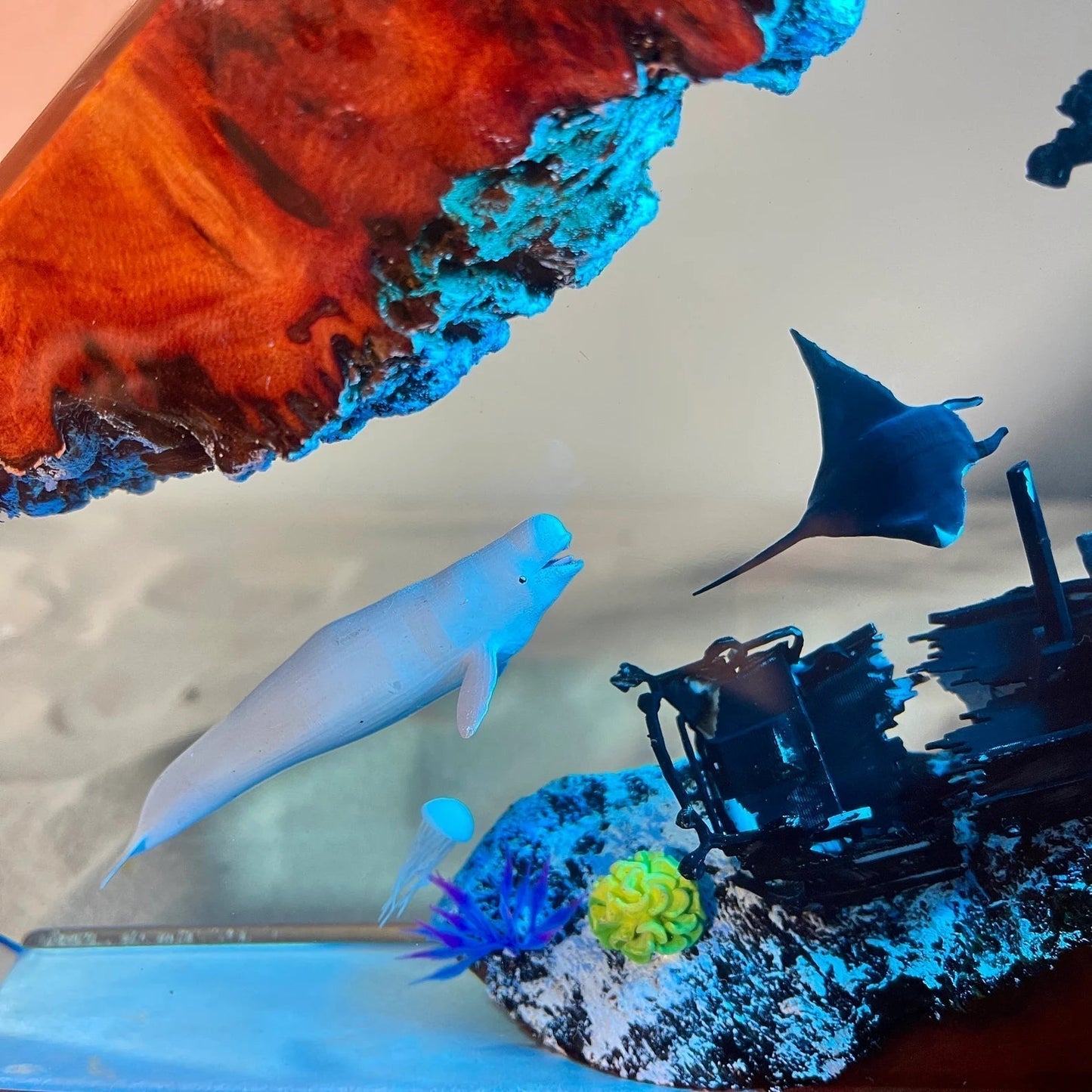 Beluga Whale Octopus Sting Ray Diver Shipwreck Undersea Ocean Diorama Epoxy Resin Lamp - ArtFIGU