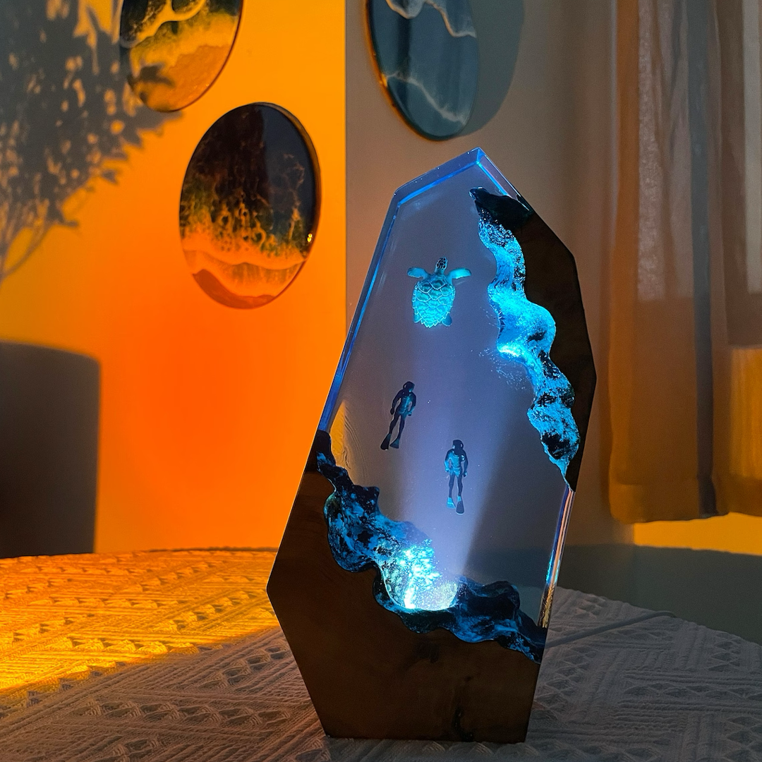 Sea Turtle & Divers - High Quality Epoxy Resin Lamp - ArtFIGU