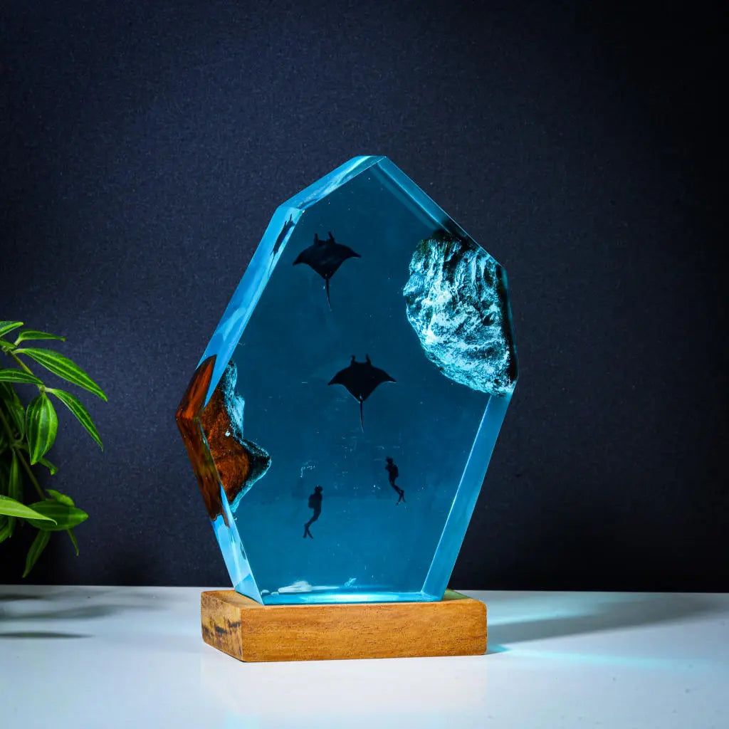 Manta Ray and Diver Undersea Ocean Diorama Epoxy Resin Lamp, Night Light - ArtFIGU