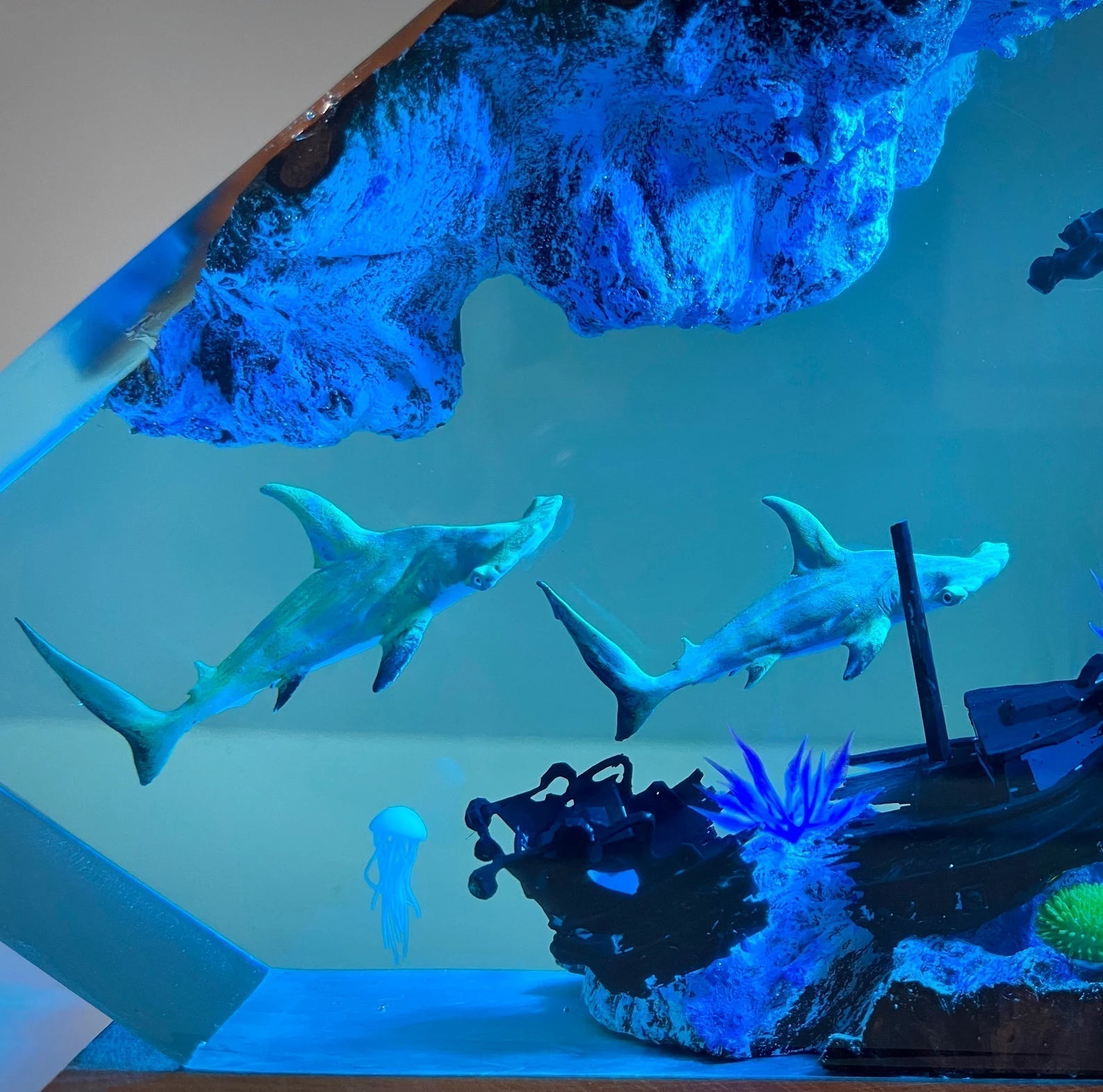 Hammerhead Sharks Diver Shipwreck Undersea Ocean Diorama Epoxy Resin Lamp, Night Light - ArtFIGU