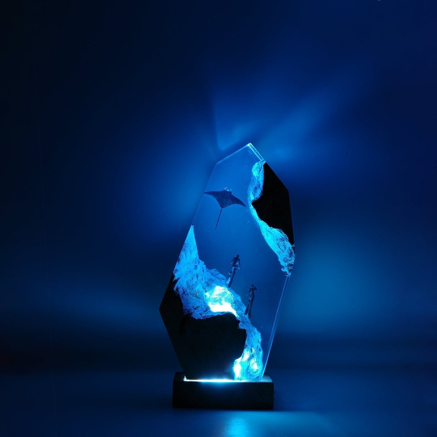 Manta Rays & Divers - High Quality Epoxy Resin Lamp - ArtFIGU