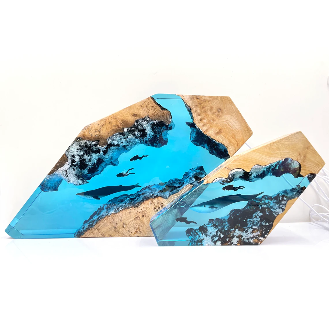 Blue Whale & Divers - High Quality Epoxy Resin Lamp - ArtFIGU