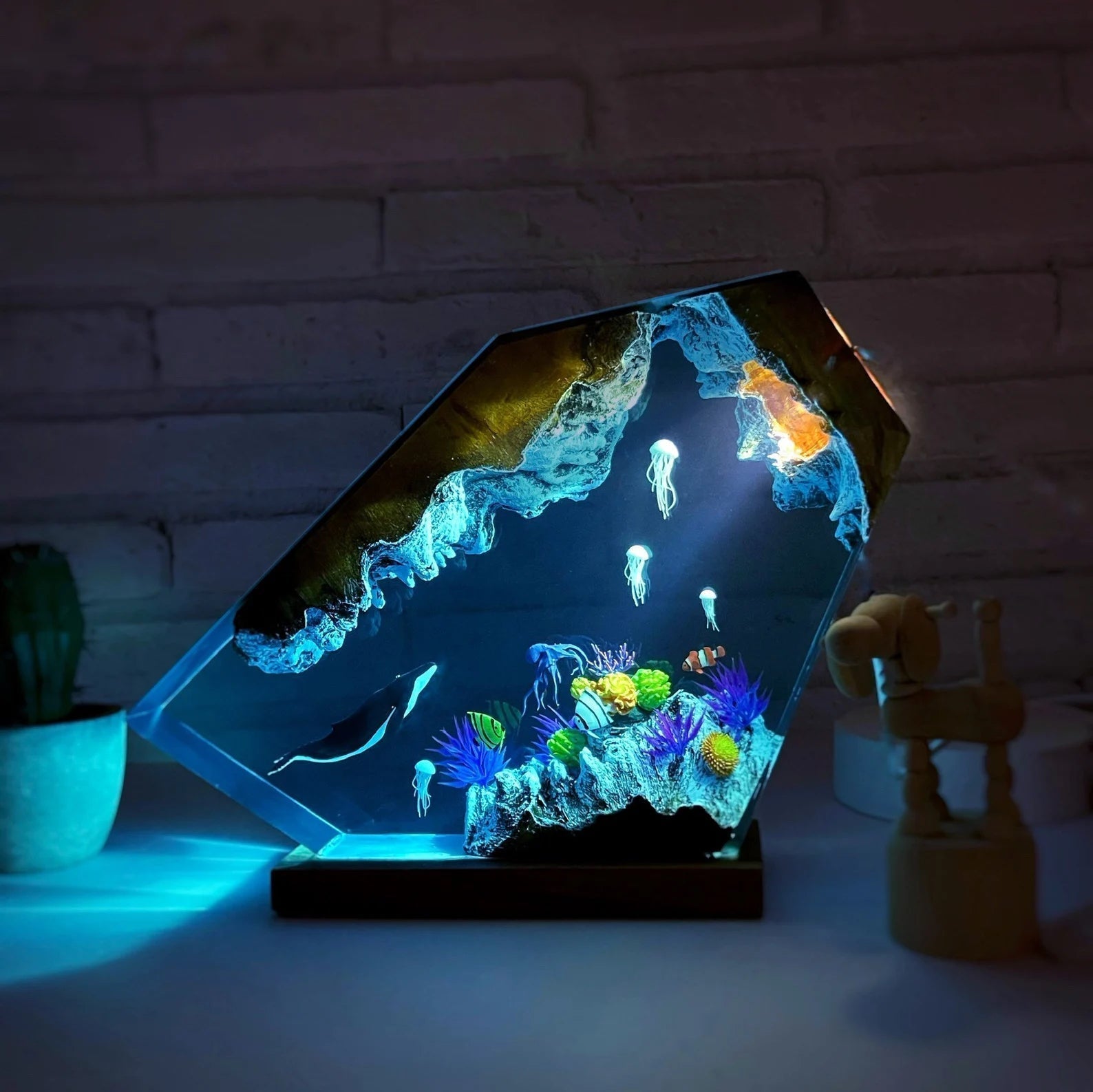 Humpback Whale Octopus Jellys Fish Undersea Ocean Diorama Epoxy Resin Lamp, Night Light - ArtFIGU