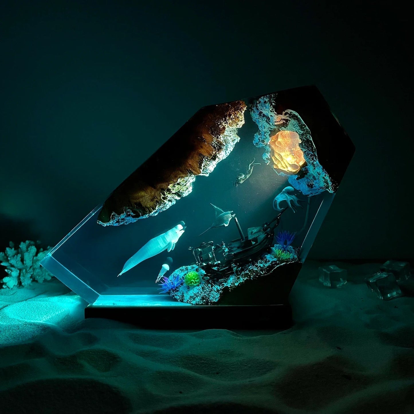 Beluga Whale Octopus Sting Ray Diver Shipwreck Undersea Ocean Diorama Epoxy Resin Lamp - ArtFIGU