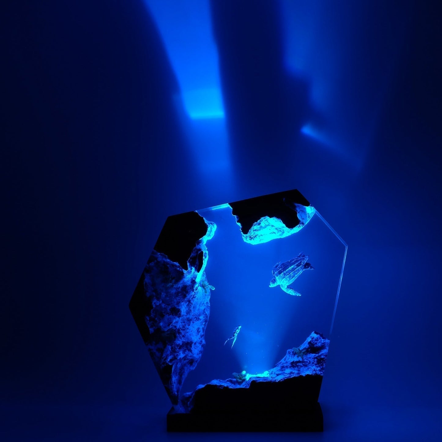 Sea Turtle & Diver - High Quality Epoxy Resin Lamp - ArtFIGU