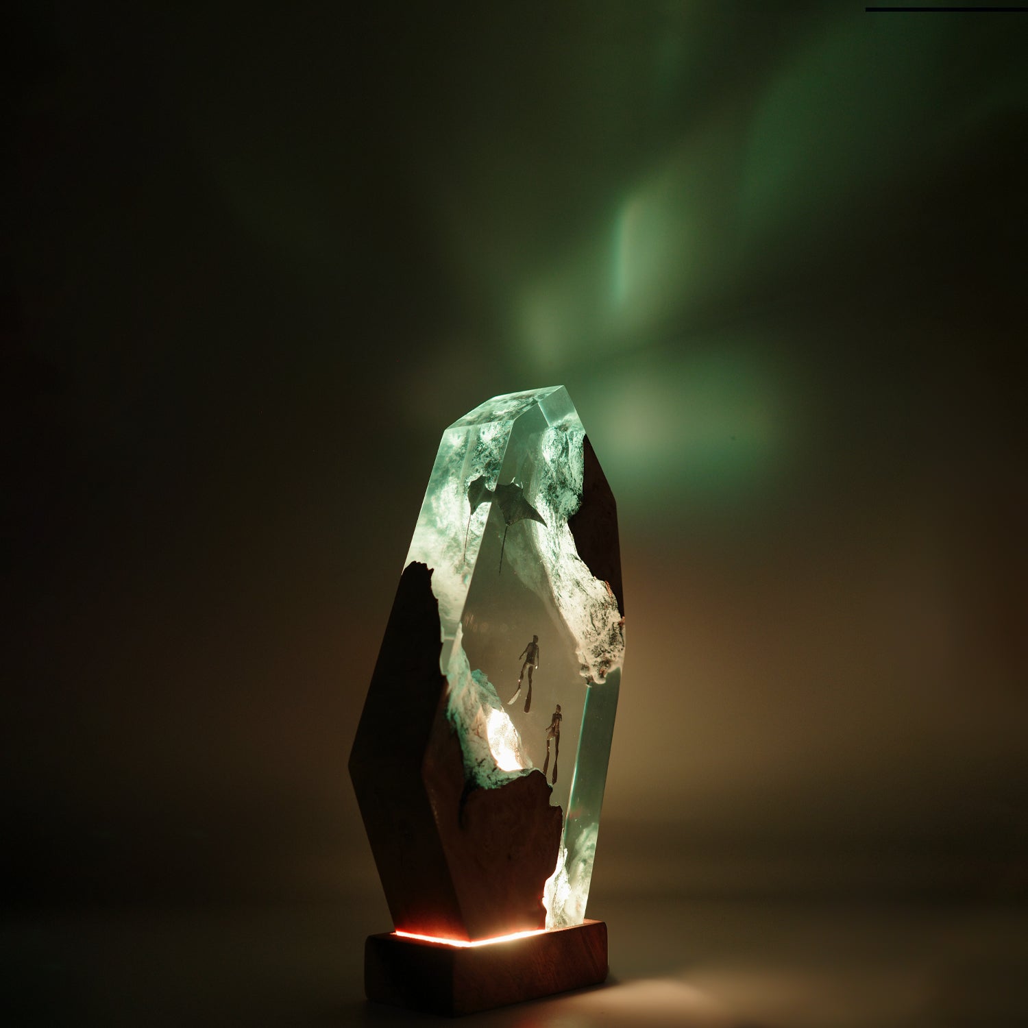 Manta Rays & Divers - High Quality Epoxy Resin Lamp - ArtFIGU