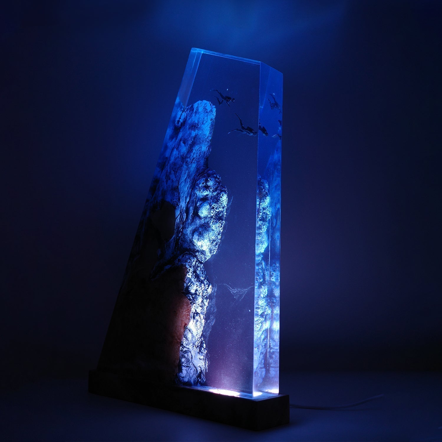 Divers Explore Undersea - High Quality Epoxy Resin Lamp - ArtFIGU