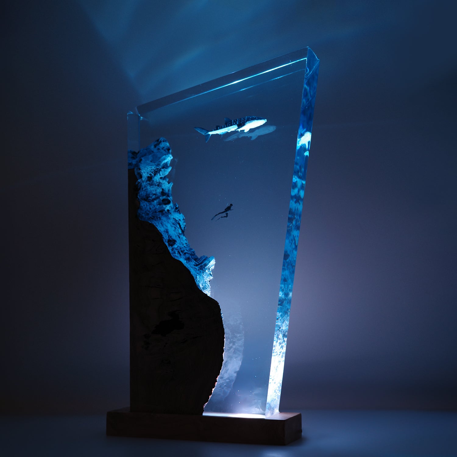 Whale Shark & Diver - High Quality Epoxy Resin Lamp - ArtFIGU