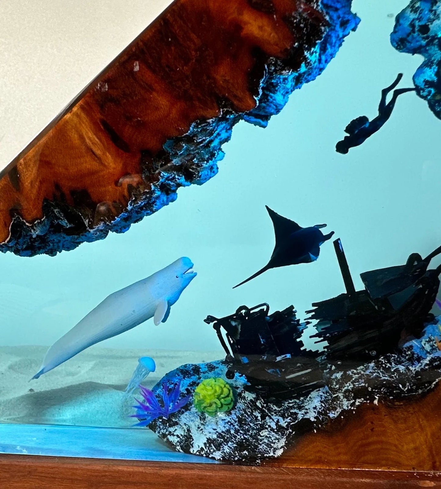 Beluga Whale Octopus Sting Ray Diver Shipwreck Undersea Ocean Diorama Epoxy Resin Lamp - ArtFIGU