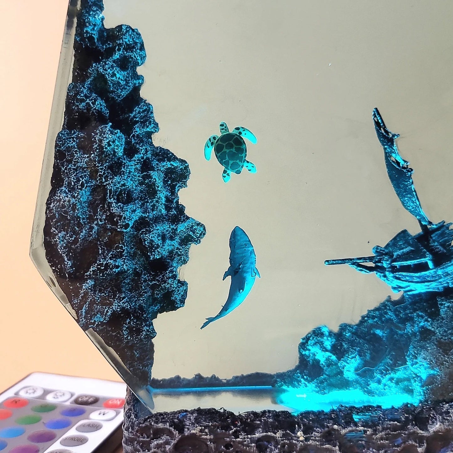 Shark Turtle Shipwreck Undersea Ocean Diorama Epoxy Resin Lamp, Wireless Lights - ArtFIGU