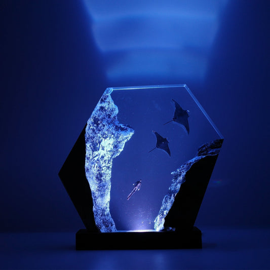 Manta Rays & Diver - High Quality Epoxy Resin Lamp - ArtFIGU