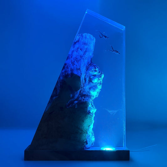 Divers Explore Undersea - High Quality Epoxy Resin Lamp - ArtFIGU