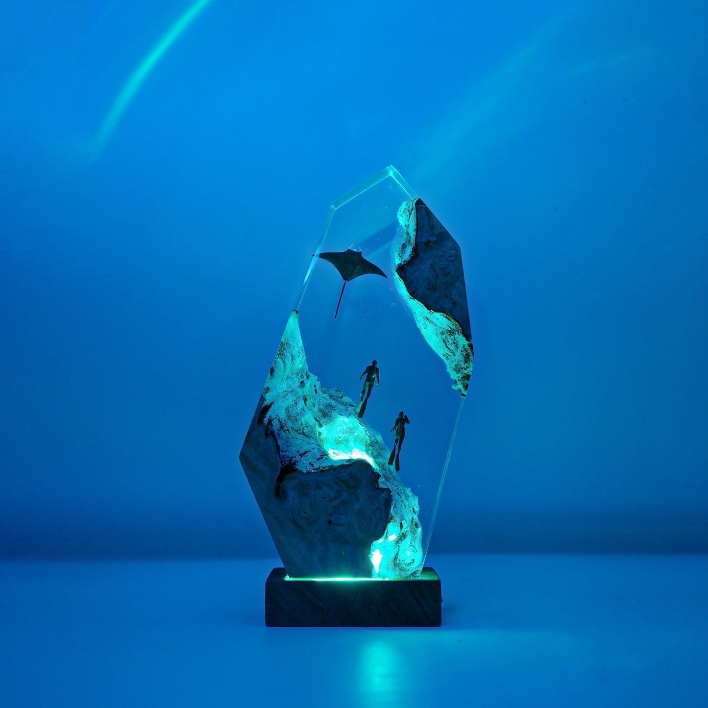 Manta Rays & Divers - High Quality Epoxy Resin Lamp - ArtFIGU