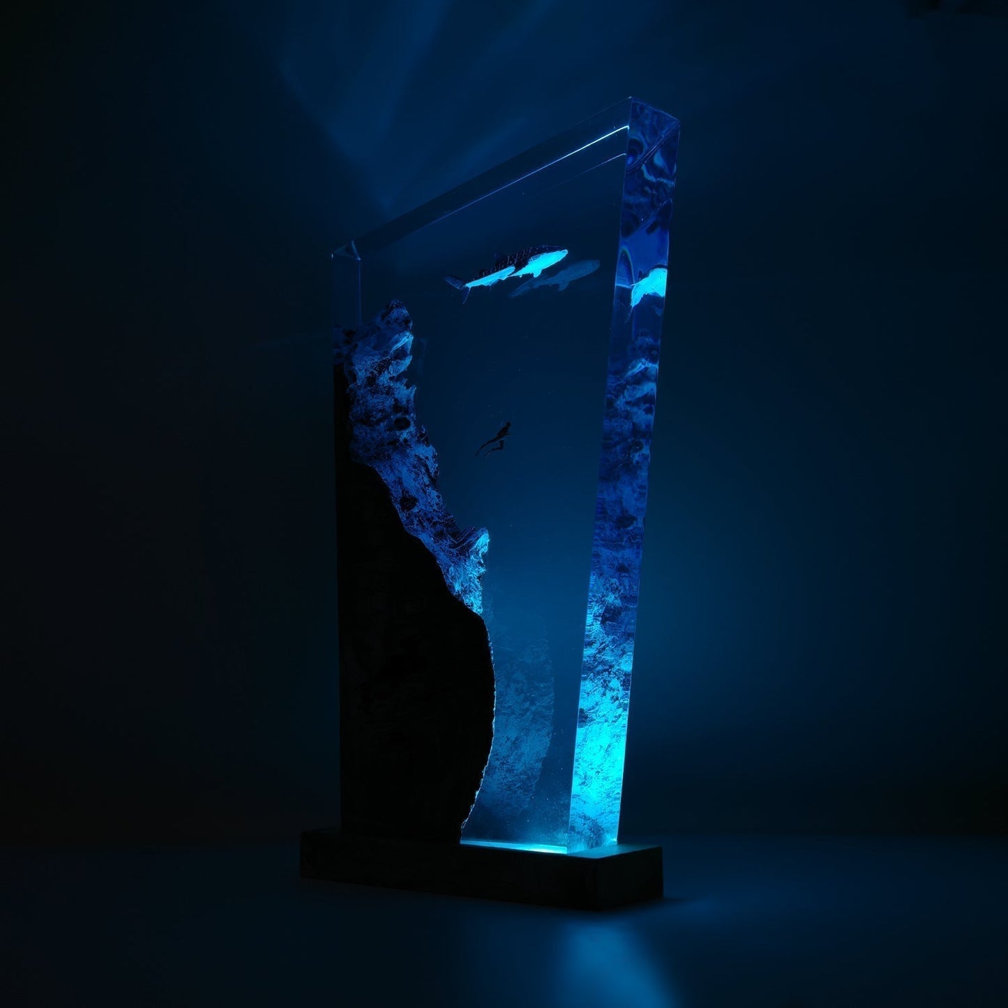 Whale Shark & Diver - High Quality Epoxy Resin Lamp - ArtFIGU